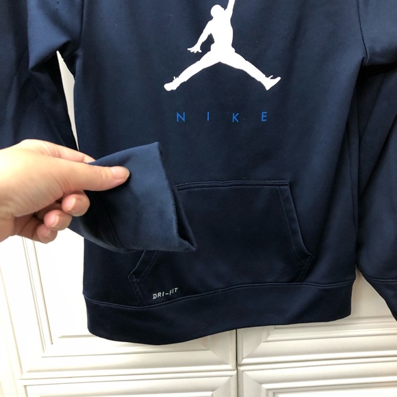 Nike Drifit youth pullover hoodie - Picture 5 of 8